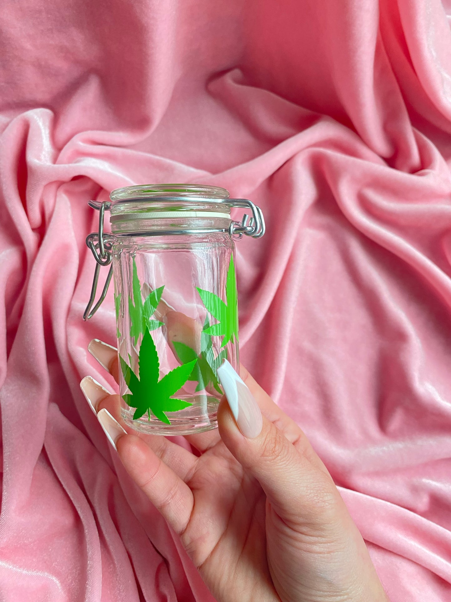 Green leaf stash jar